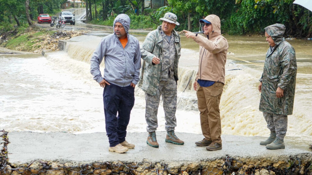 5e0f0fbf-cb20-43f7-b994-68b7fa73d87e-1024x576 Ministro Igor Rodríguez lleva más ayudas a los afectados por las lluvias en Puerto Plata
