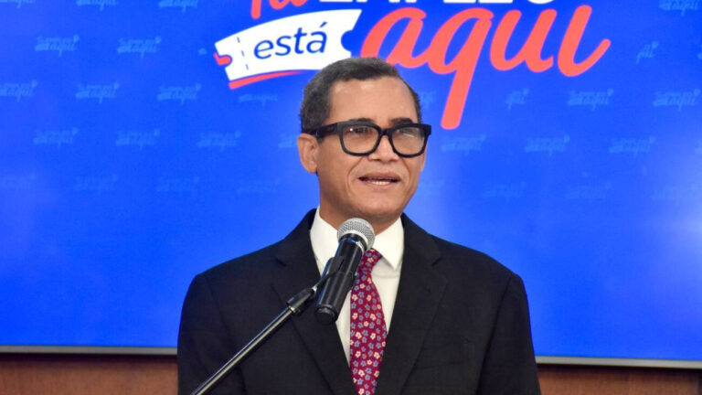 Foto 1. Ministro de Trabajo Eddy