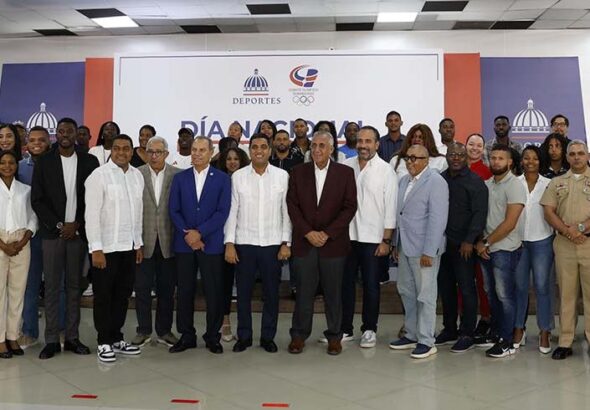Ministro-Kelvin-Cruz-celebra-en-grande-junto-a-atletas-el-Dia-Nacional-del-Deporte-770x490